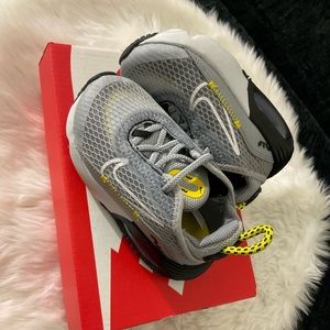 Toddler tennis shoes